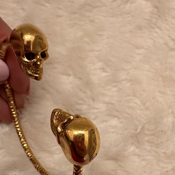 Edgy Gold Skull Bracelet - Picture 3 of 3